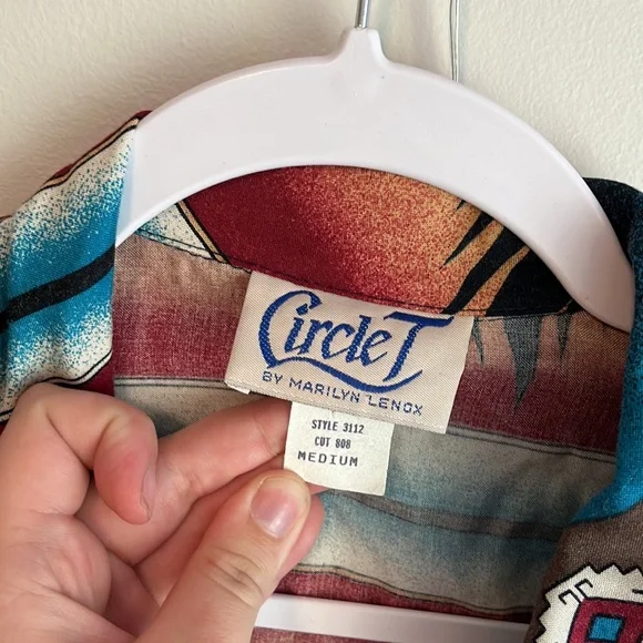 Western Aztec Blouse - Picture 4 of 5